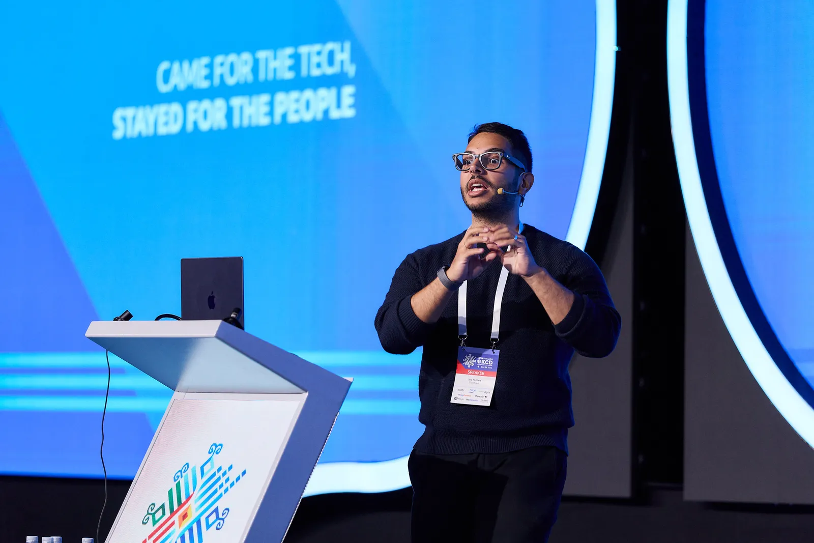 Luis Rubiera, CTO de Cloud-IAM, sur scène aux KCD Sofia 2026