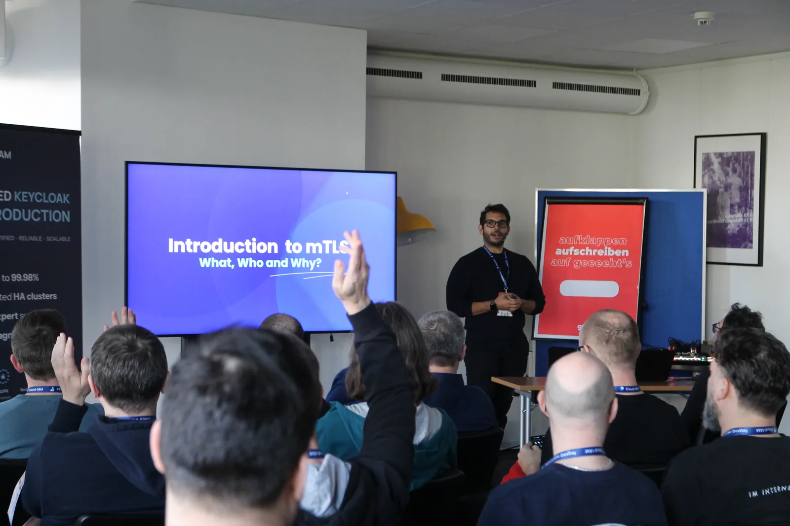 Un ingénieur Cloud-IAM présente une introduction à mTLS au Keycloak DevDay 2026