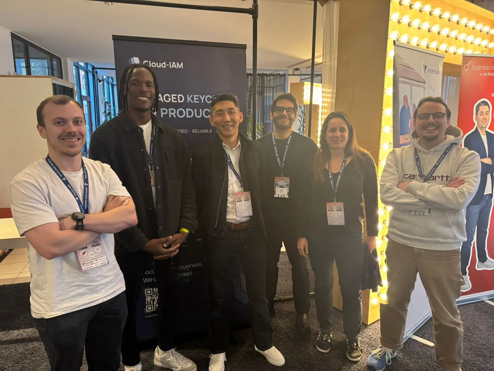 L'équipe Cloud-IAM devant son stand au Keycloak DevDay 2026